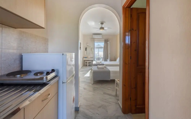 Irene Hotel & Studios - Beachfront