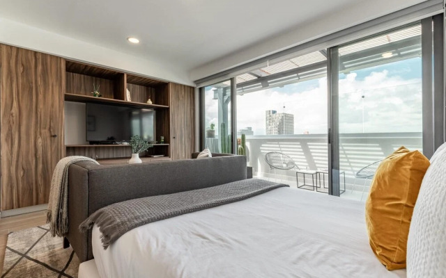 Casai Roma 1BR Chic PH