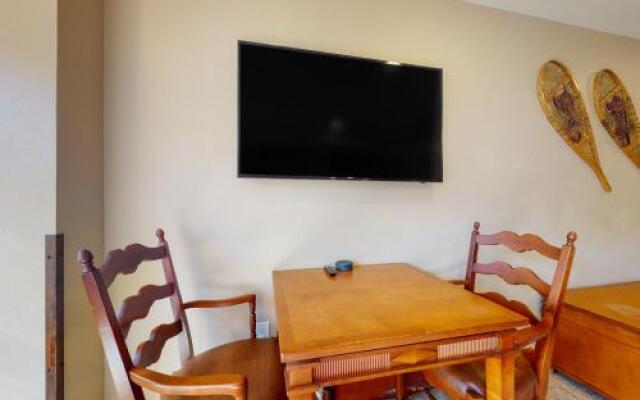 Powderhorn Lodge 408: Rustic Mountain Suite