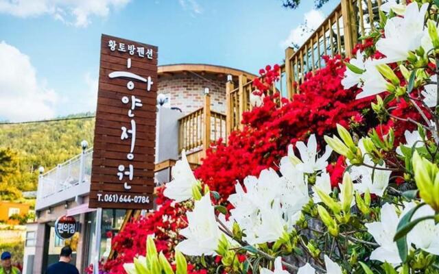 Yeosu Hayanjeongwon Pension