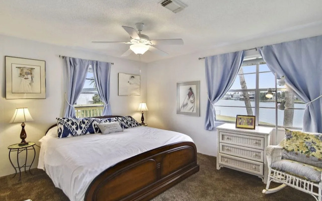 Prager Bay View by RedAwning