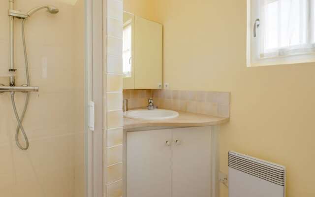 Secluded Holiday Home in Rustrel With Swimming Pool