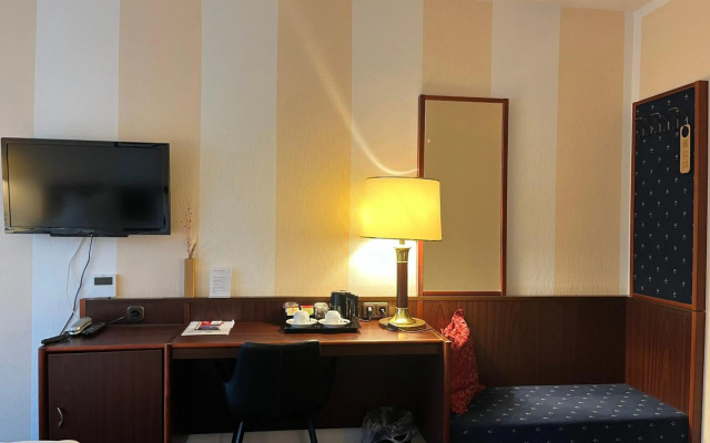 Senator Hotel