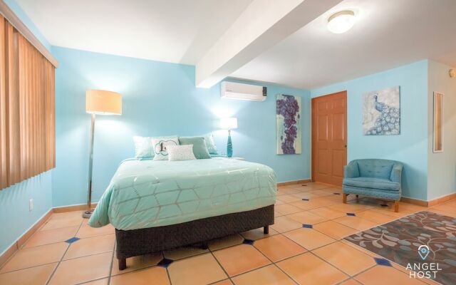 Cozy Stay 2 blocks from the beach