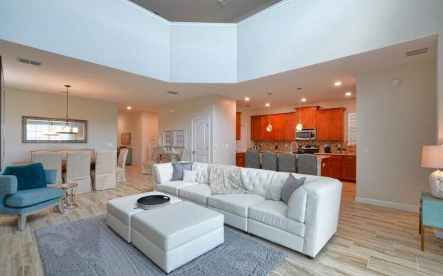 Storey Lake-5 Bedrooms Home W/pool-1650st Home by Redawning