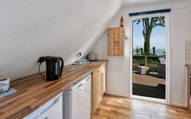 The Lookout, Sunny Beach Retreat, Sleeps 5 Guests