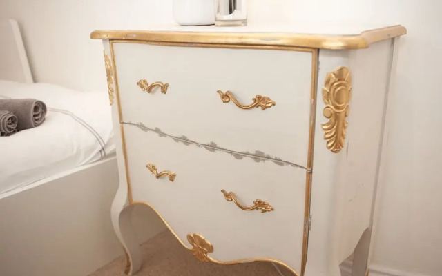 Prime Clifton Location - R&R Guesthouse 1