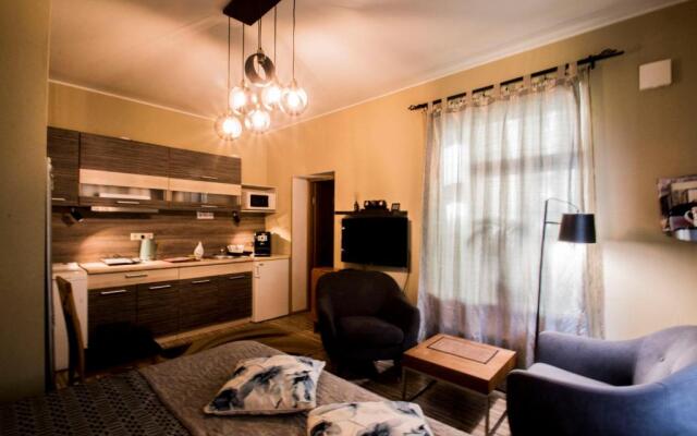 Quiet Romantic Studio plus parking, Tartu Home