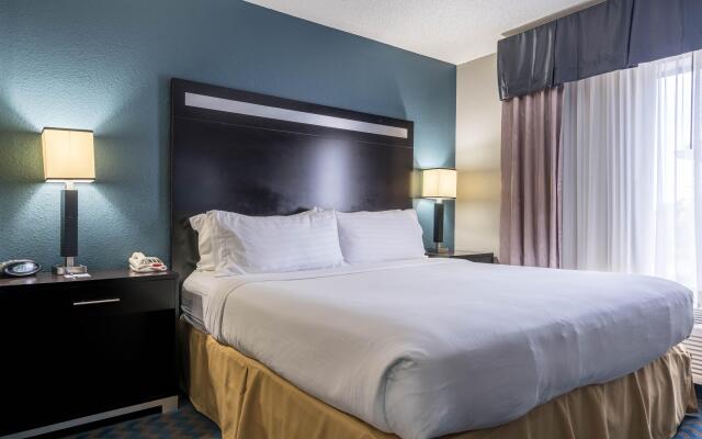 Holiday Inn Express & Suites Roanoke Rapids SE by IHG