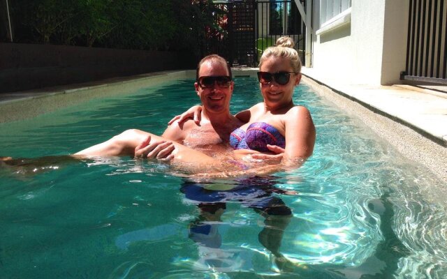 Deja Vu Palm Cove Private Heated Pool