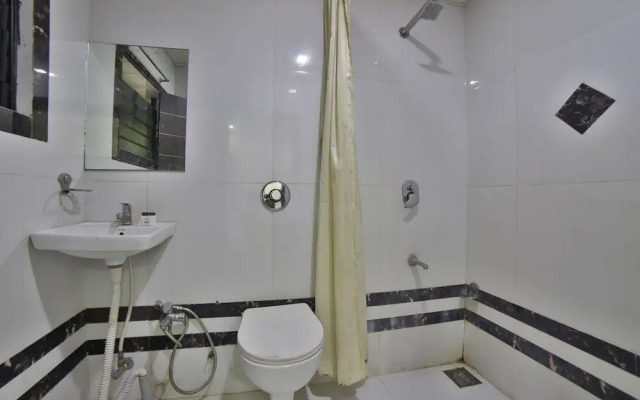 Oyo 44421 Hotel Radhika