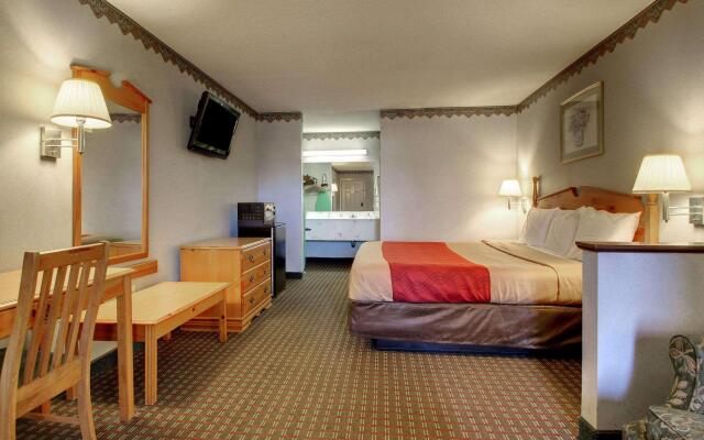 Econo Lodge Clinton - Jackson West