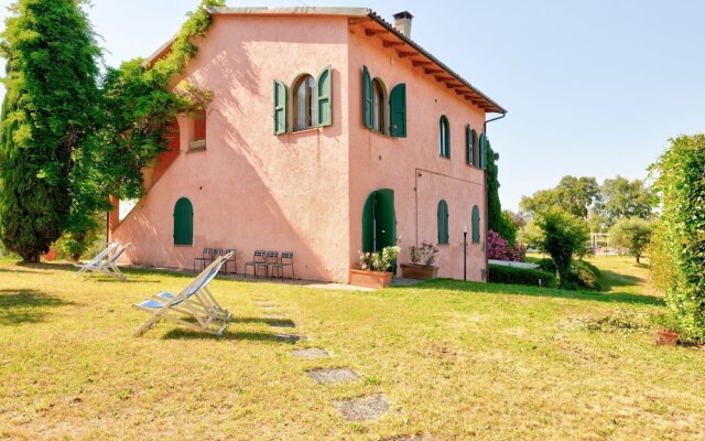 Beautiful Farmhouse in San Vivaldo with Swimming Pool