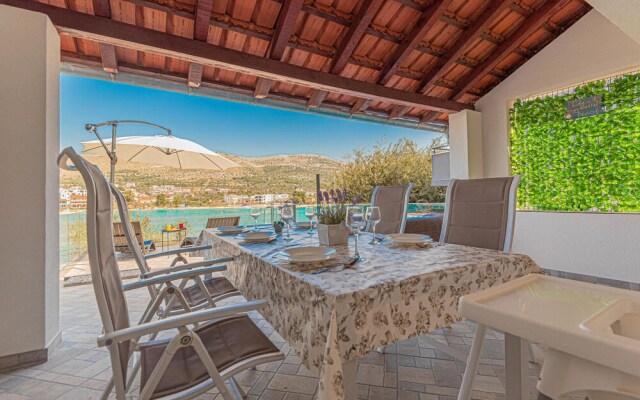 Amazing Home in Grebastica With Wifi and 4 Bedrooms