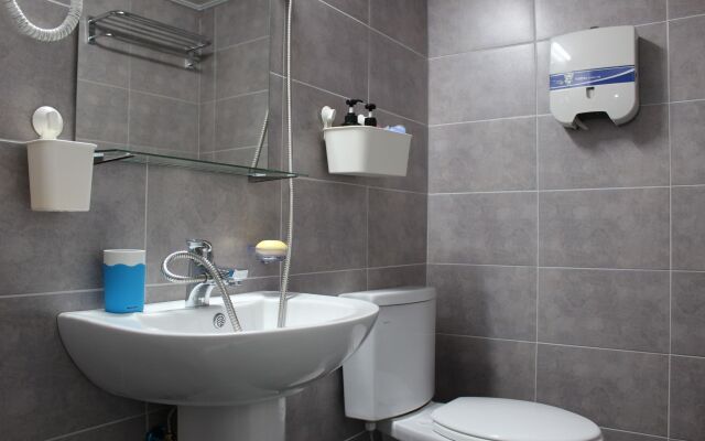 Bunk Guest House - Hostel