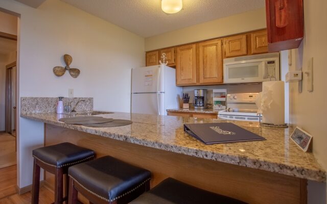 Lakeview Oasis 2 Bedrooms 2 Bathrooms Condo