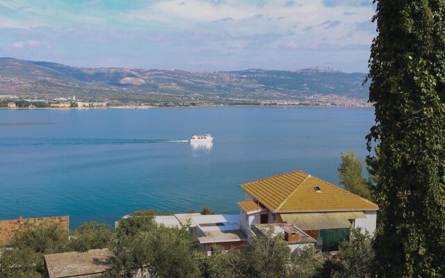 Awesome Home In Arbanija With Wifi And 1 Bedrooms