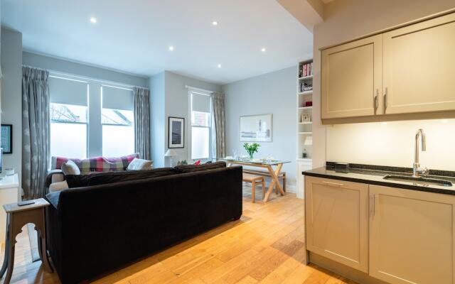 Bright Family Home close to Wandsworth Common