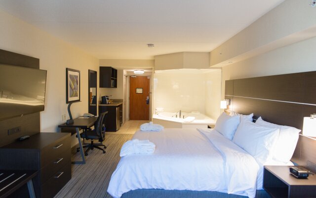 Holiday Inn Express & Suites Brampton, an IHG Hotel