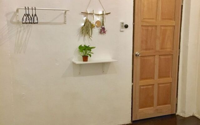 SPOT ON 90746 Vspace Guesthouse & Cafe