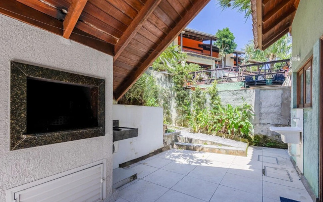 3 B Beachfront House w/ Barbecue Bombinhas Sdn042