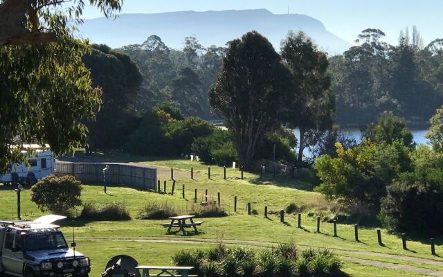 Snug Beach Cabin And Caravan Park