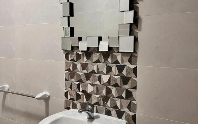 F5-3 Room 2 single beds shared bathroom in shared Flat