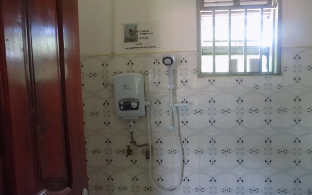 Deluxe Hotel - Ishaka