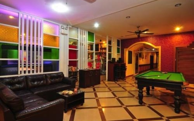 Triple Rund Place Hotel