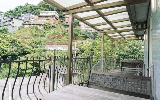 OwlStay Jiufen Green Ray