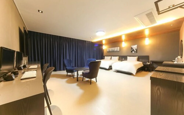 E-stay Hotel
