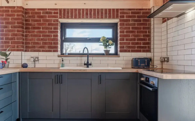 Brick Barn - Luxury Barn by River Avon