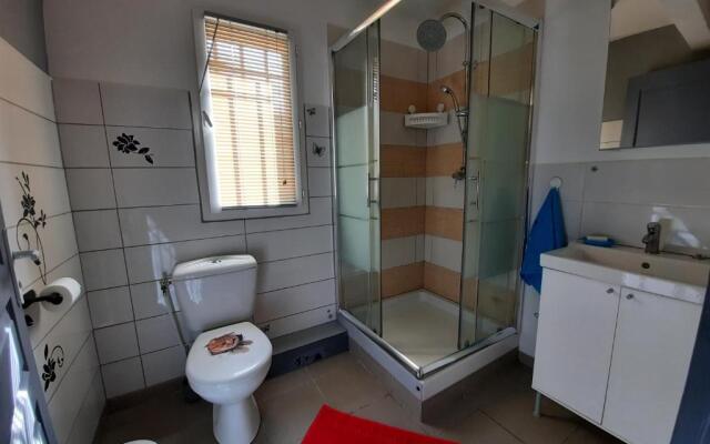 Superbe appartement F2 neuf : terrasse, barbecue.