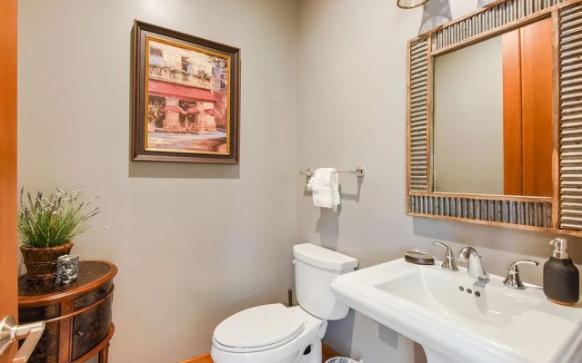 Luxury Mountain Retreat | Lake Views, Deck + BBQ | Pool Table & Chef’s Kitchen