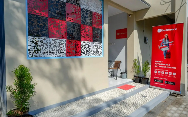 RedDoorz near Padang Golf Adisucipto
