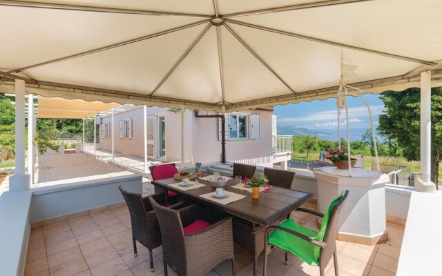 Amazing Home in Drenje With Wifi and 4 Bedrooms