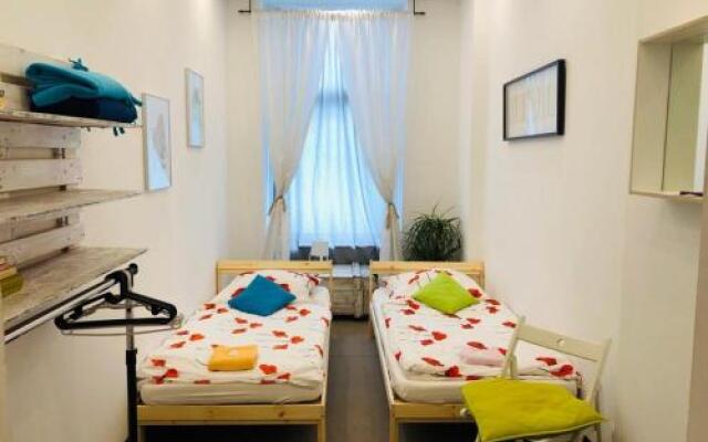 FlyFly Hostel