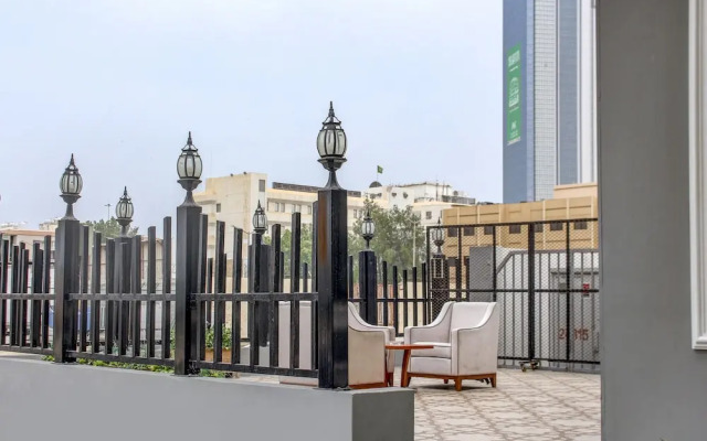Capital O 581 Goldish Hotel