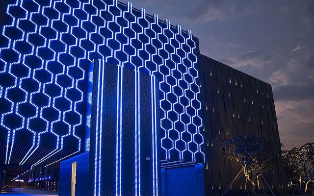 Royal Group Motel Feng Shan Branch