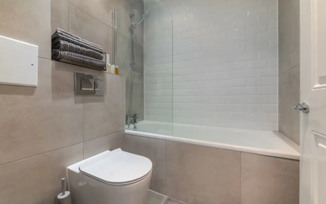 140 Minories