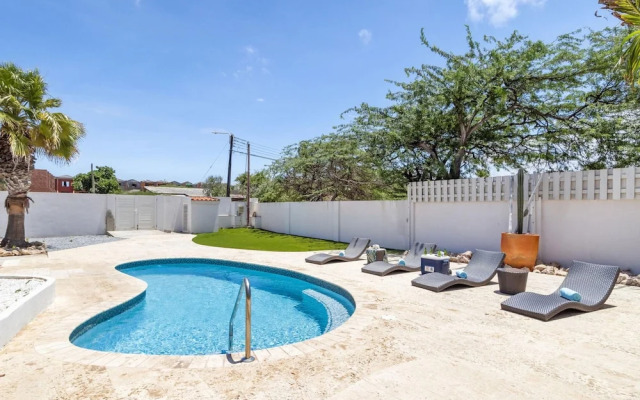 4br4ba w Private Pool Walking Distance to Ritz