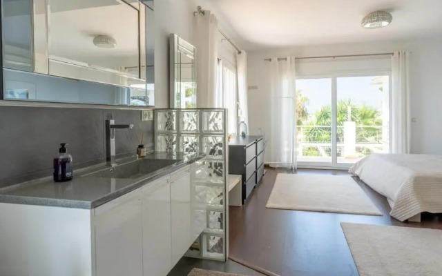 Spacious 3BR Villa with pool and views