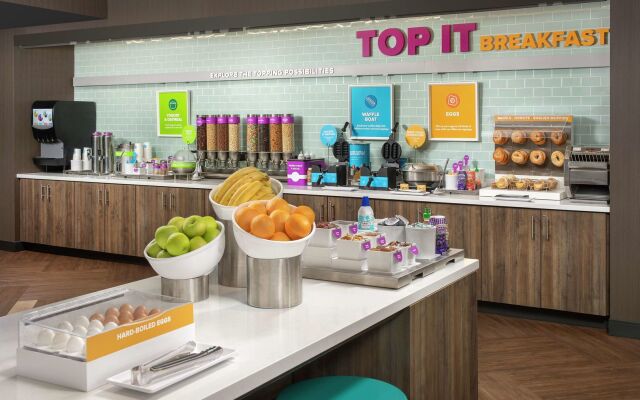 Tru by Hilton Lake City