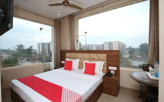 OYO 27743 Hotel Platina