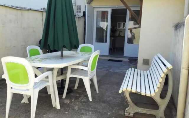 House With 2 Bedrooms In Meschers Sur Gironde With Enclosed Garden