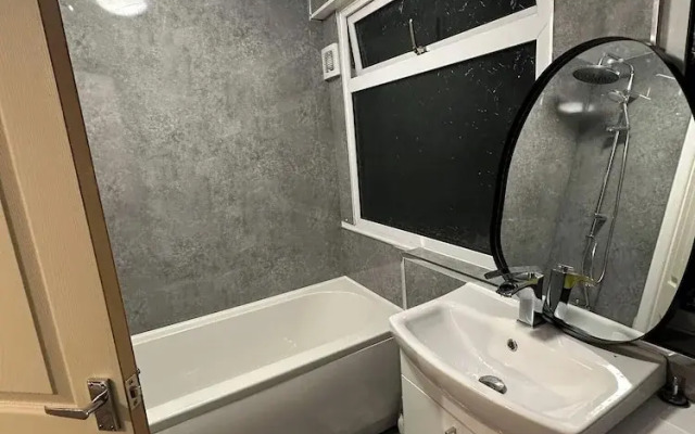 Sark Drive Serenity-cosy 3BR House in Birmingham