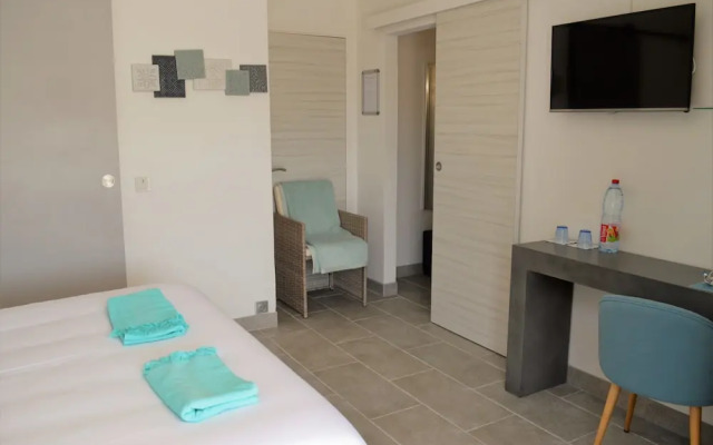Villa La Terre Des Lauriers B&B