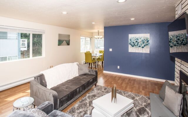 Crockett Rocket - Heart of Seattle - Sleeps 12