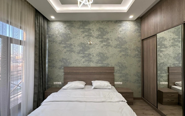 Kajaznuni Street, 3 bedrooms Luxury & Unique apartment QA444