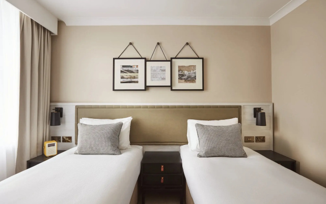 The Clermont London, Victoria
